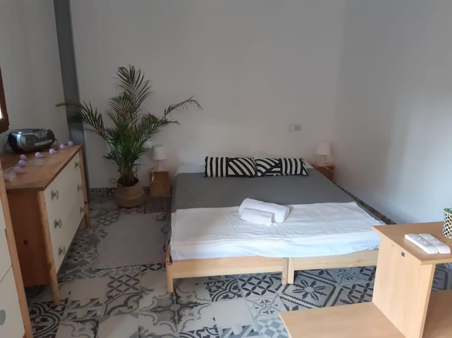Precioso Apartamento Con A/A En Ruzafa Con Terracita Privada Y Acceso A Un Jardin, Para 2-3 Personas Valence Extérieur photo